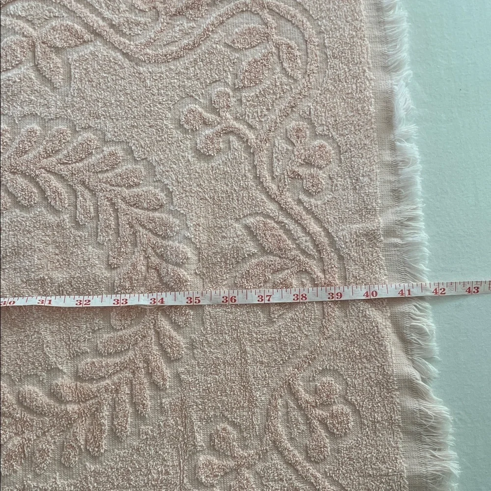 Vintage Dundee Pink Cotton Towel Set Jacquard Wreath Design Fringed Ends